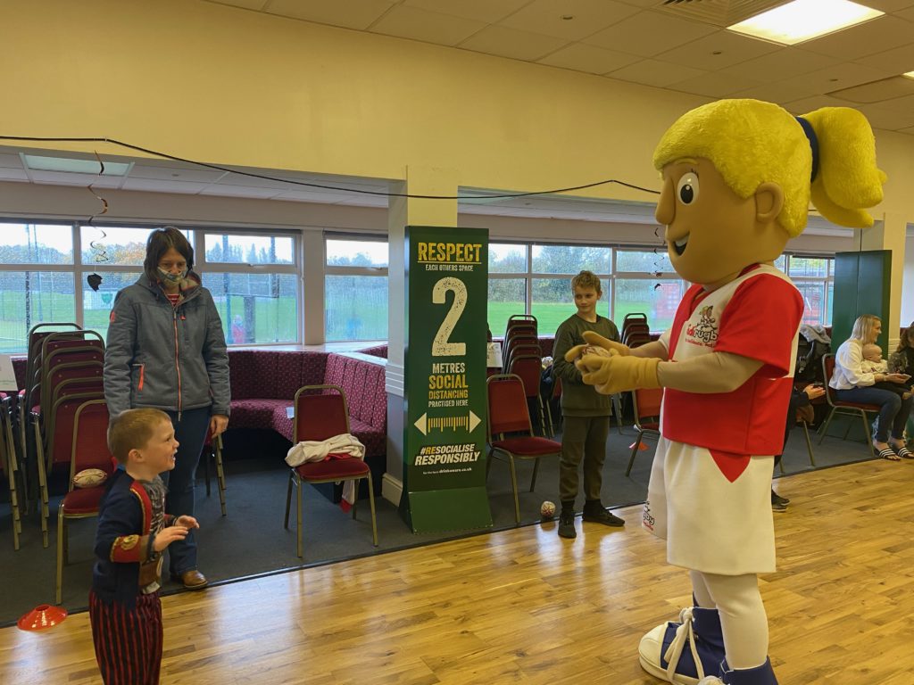 Zachary meets didi rugby mascot Daisy